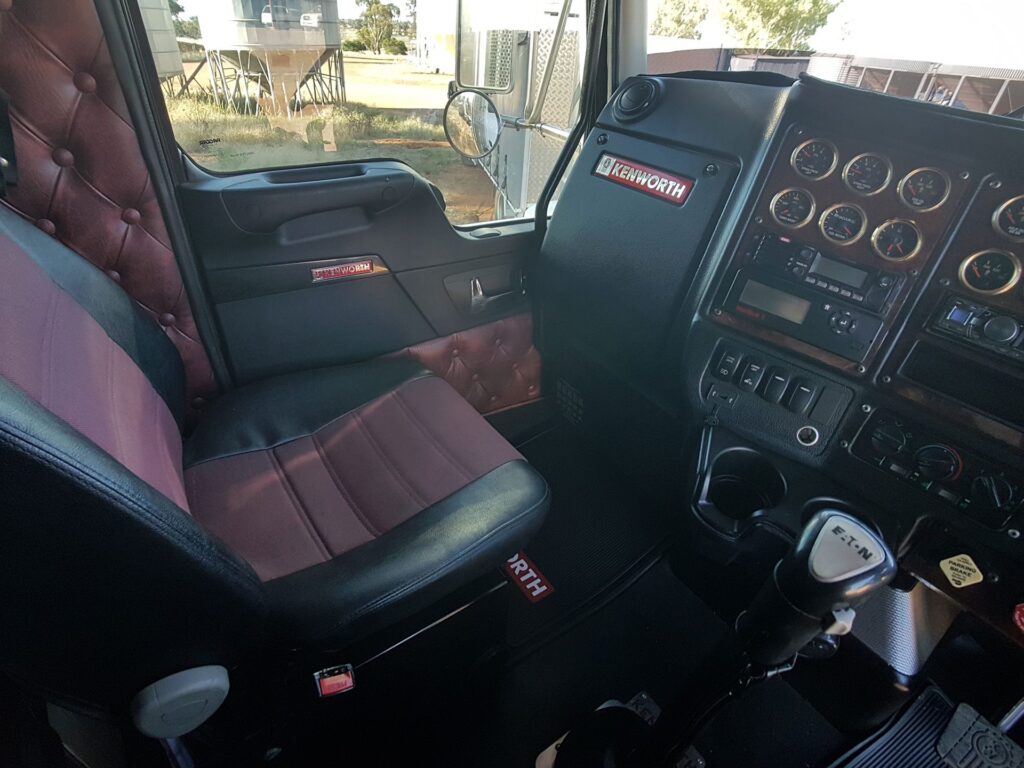 kenworth-truck-cabin-interior-2